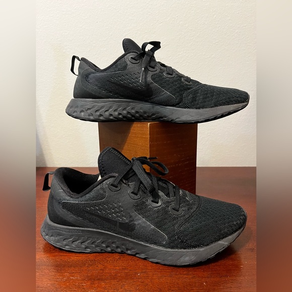 Size 8 1/2, Woman’s, Black, Nike, running, sneakers - Picture 8 of 9